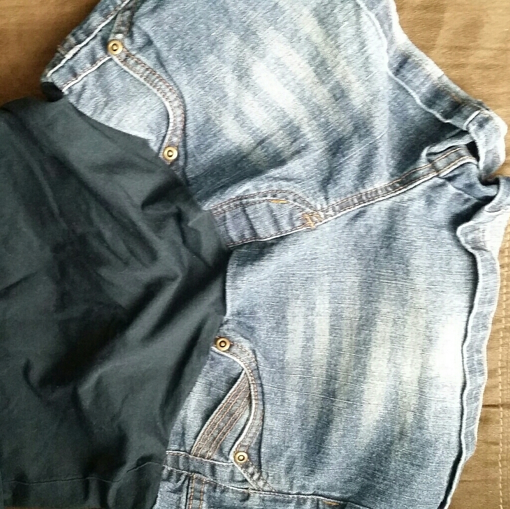 Maternity shorts
